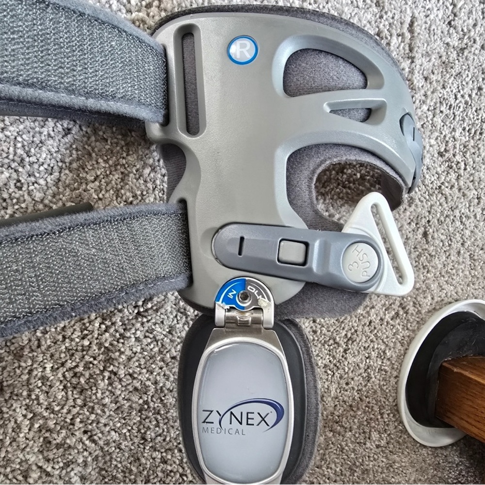 Zynex Pro OA Knee Brace – Adjustable Support for Arthritis & Injury Relief